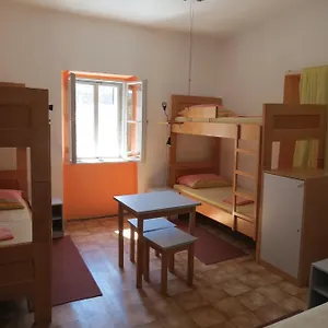  Hostel Hi